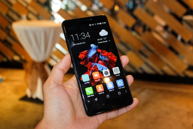 Smartphone tầm trung đổ bộ thị trường Viêt Nam với hình thức kinh doanh sáng tạo và mức giá không tưởng