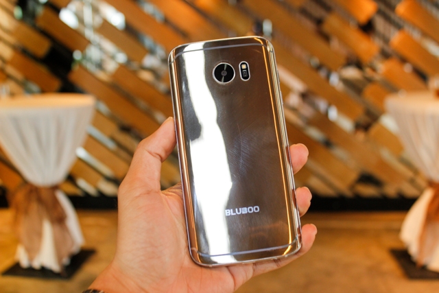 Smartphone tầm trung đổ bộ thị trường Viêt Nam với hình thức kinh doanh sáng tạo và mức giá không tưởng