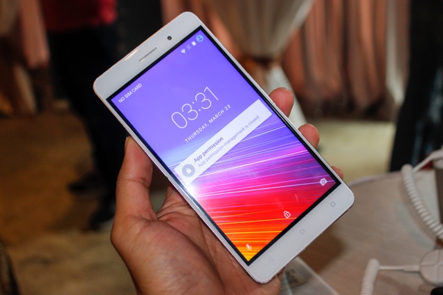 Smartphone tầm trung đổ bộ thị trường Viêt Nam với hình thức kinh doanh sáng tạo và mức giá không tưởng