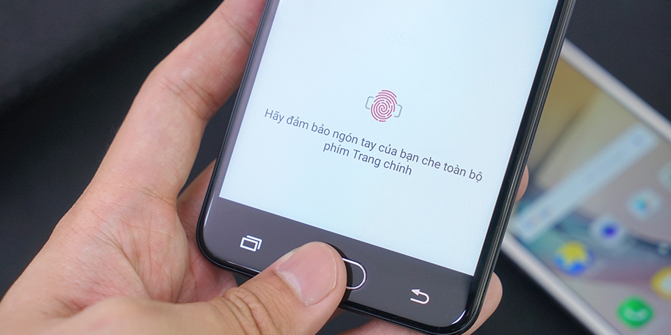 Những smartphone có thiết kế đẹp có giá từ 4-6 triệu đồng