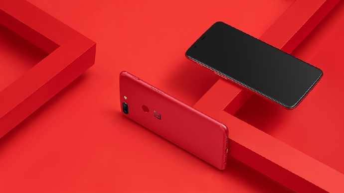 OnePlus 5T màu đỏ nham thạch