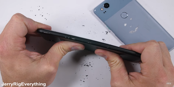 Bẻ cong Google Pixel 2 XL
