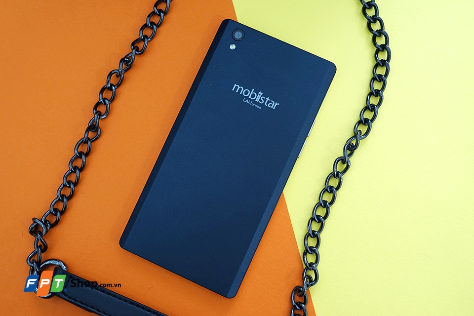 Mobiistar Lai Zumbo sở hữu một thiết kế vuông vức, nam tính