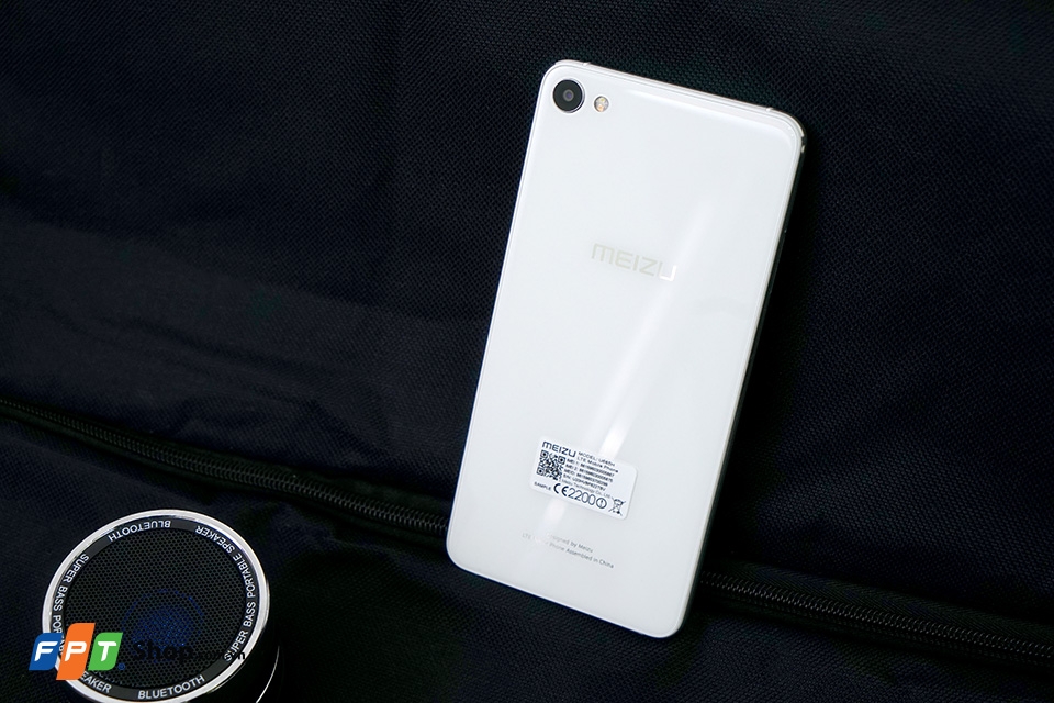 Meizu U20 có thiết kế đặc biệt với mặt lưng bằng kính