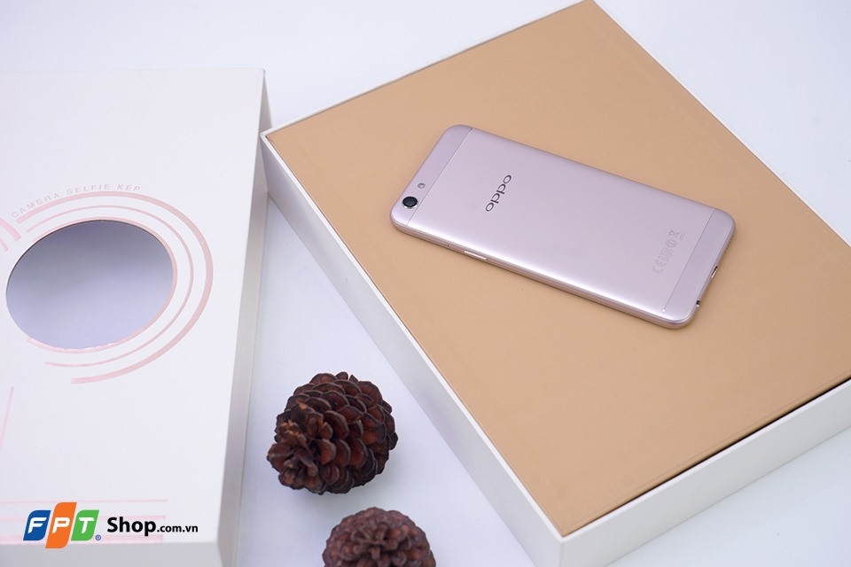 Thiết kế nhôm nguyên khối đầy sang trọng Với 7.5 triệu mua OPPO F3 người dùng được gì