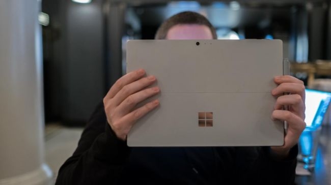 iPad Pro 10.5 inch và Surface Pro, đâu là người đồng hành cùng bạn?