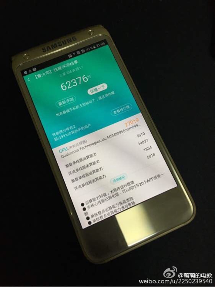 Thêm hình ảnh của smartphone nắp gập cao cấp từ Samsung 7