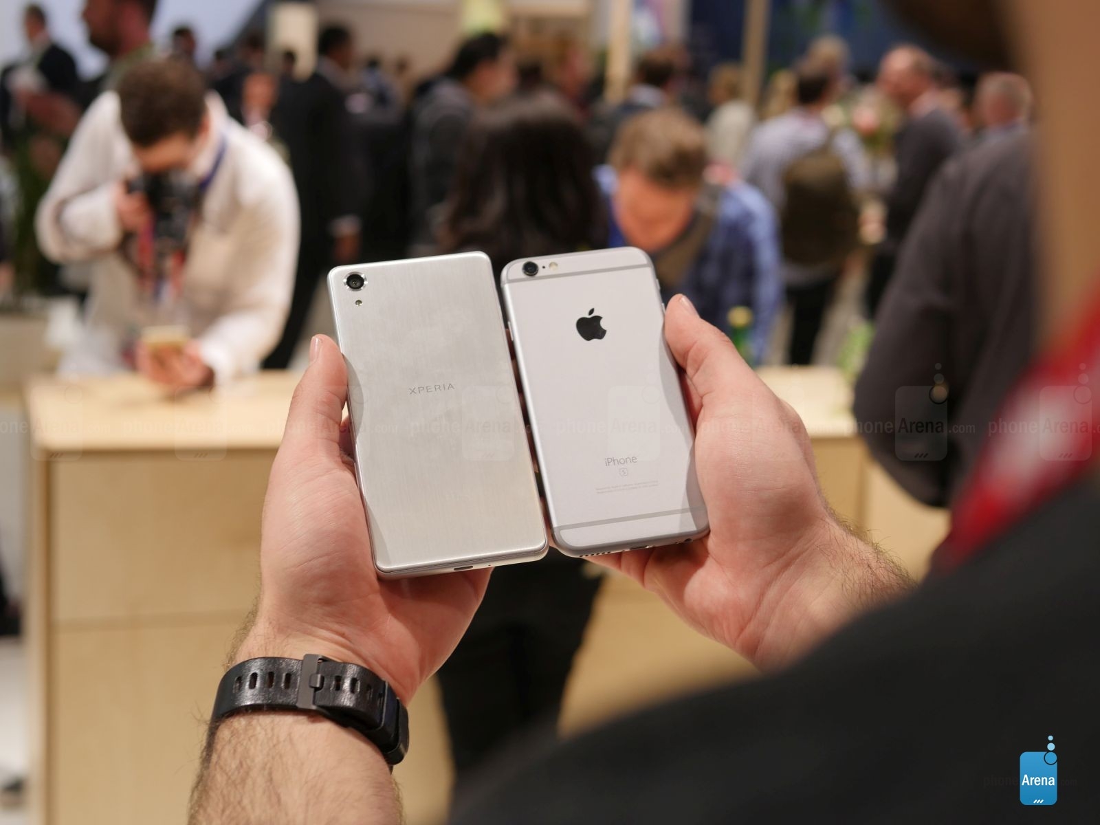 so sánh iPhone 6s với Sony Xperia X Performance