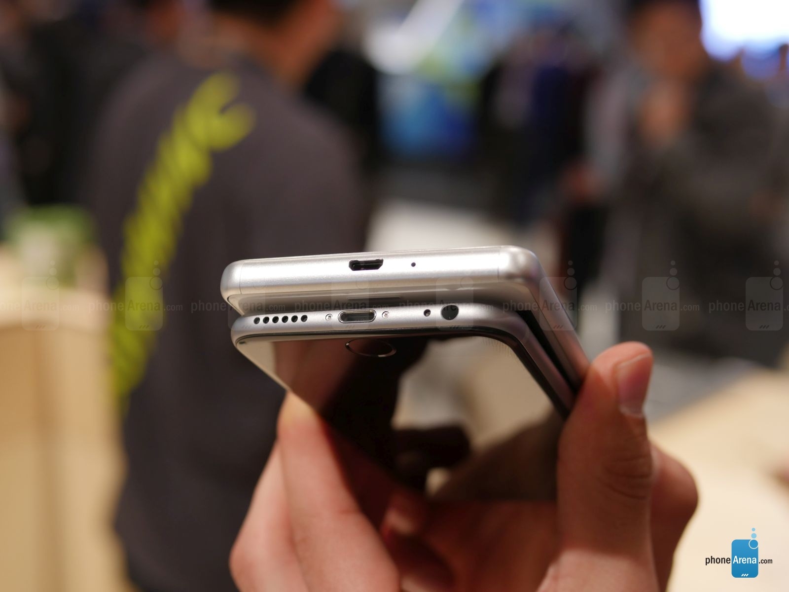 so sánh iPhone 6s với Sony Xperia X Performance