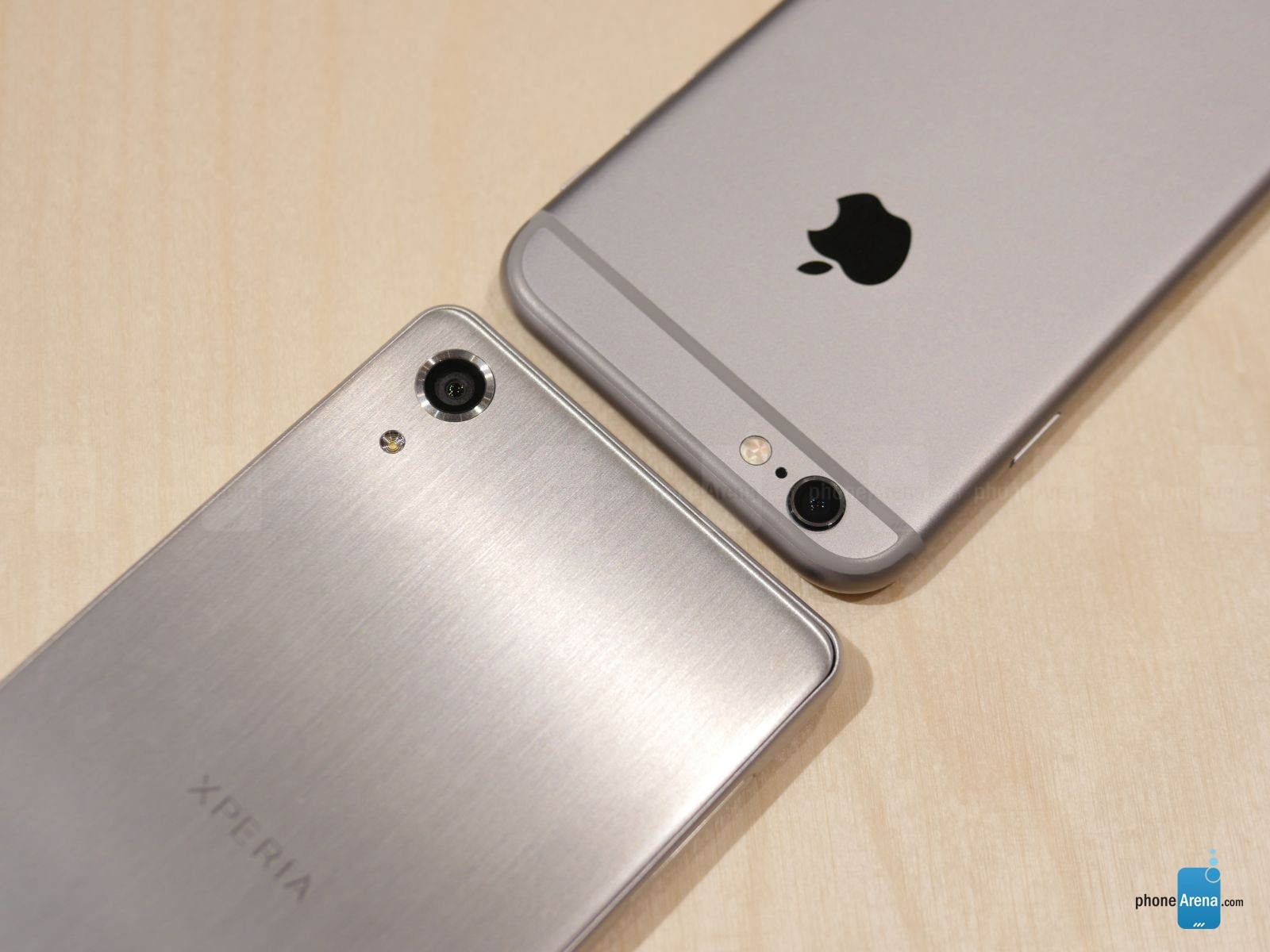 so sánh iPhone 6s với Sony Xperia X Performance