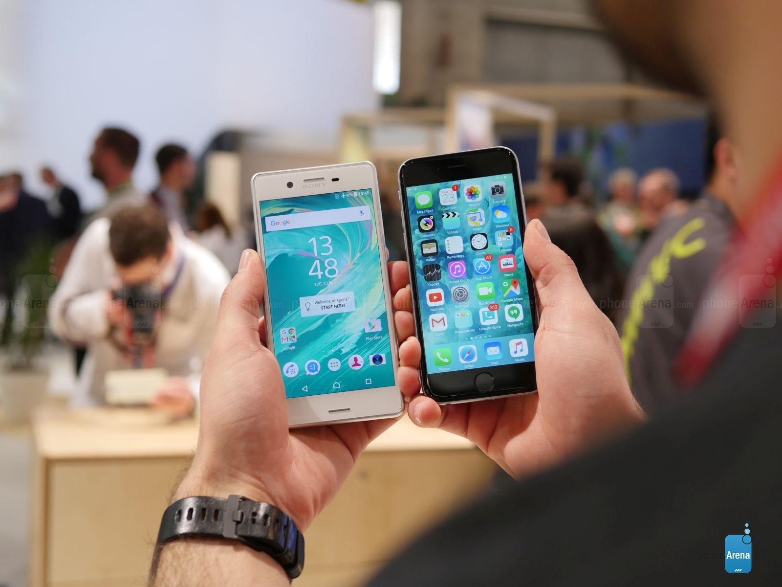 so sánh iPhone 6s với Sony Xperia X Performance