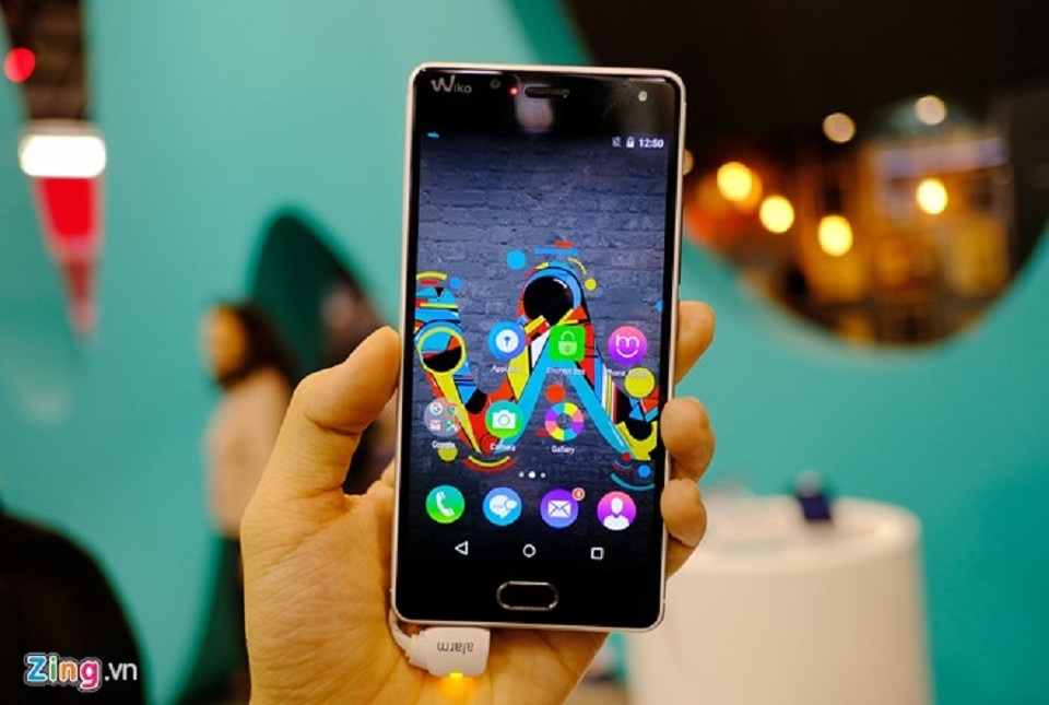 Những smartphone vỏ kim loại xắp tràn về Việt Nam