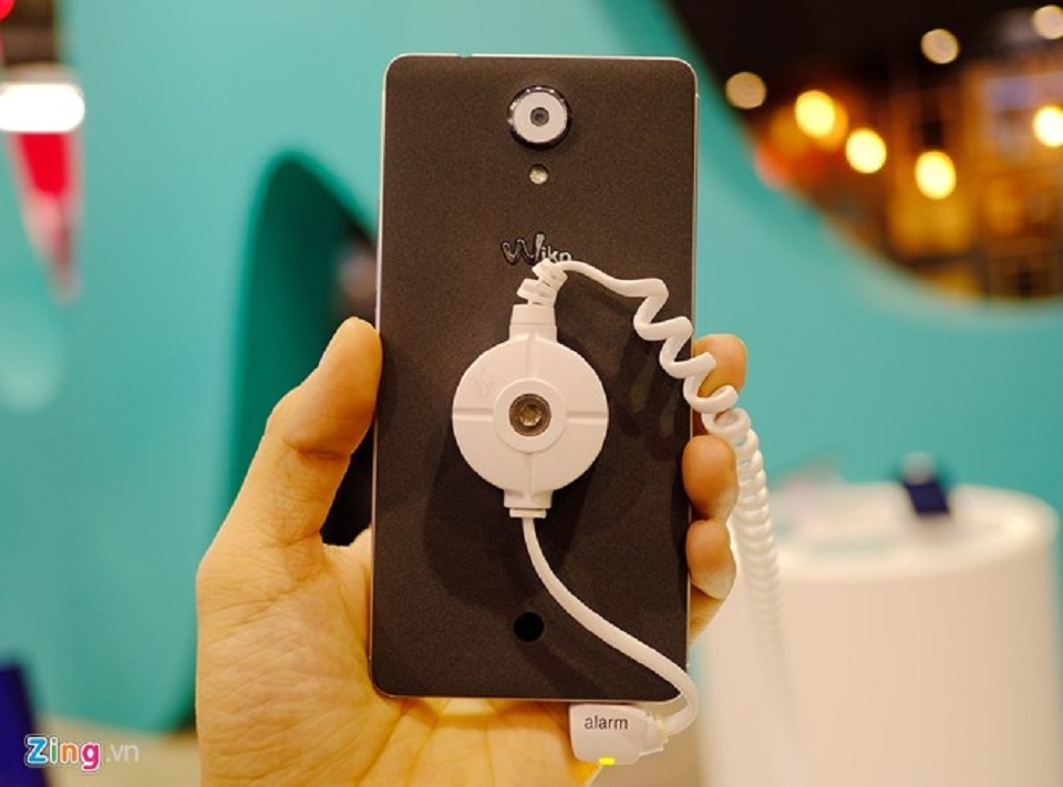 Những smartphone vỏ kim loại xắp tràn về Việt Nam