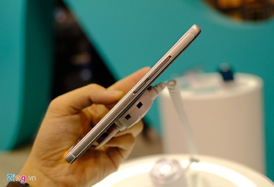 Những smartphone vỏ kim loại xắp tràn về Việt Nam