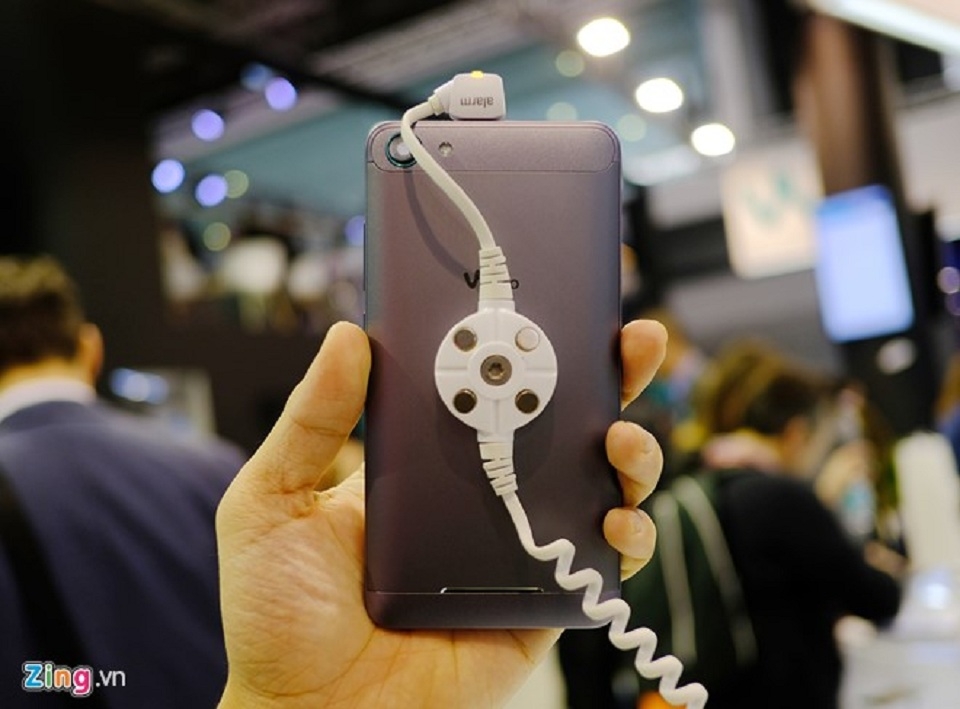 Những smartphone vỏ kim loại xắp tràn về Việt Nam