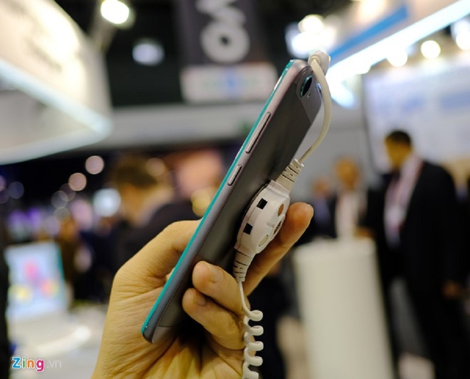 Những smartphone vỏ kim loại xắp tràn về Việt Nam