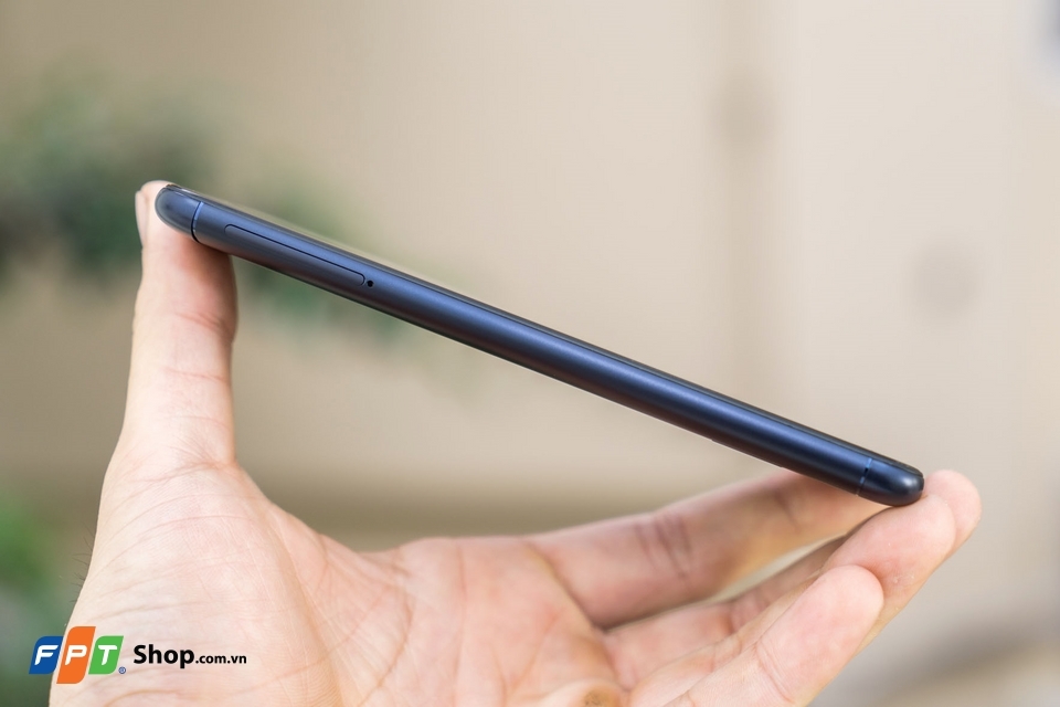Mở hộp Asus Zenfone Max Plus: Màn hình 18:9, camera kép, pin khủng giá chỉ 5.5 triệu