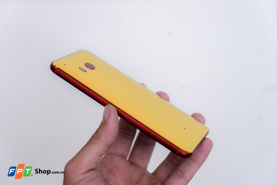 Trên tay HTC U11 Solar Red - HTC U11 hồng ngọc