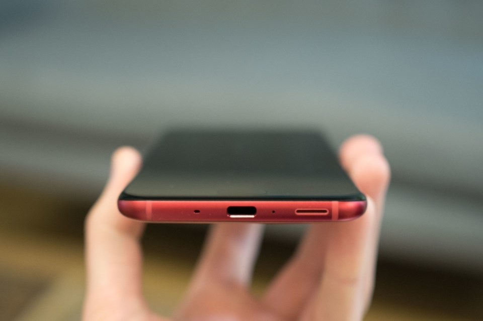 Trên tay HTC U11 Solar Red - HTC U11 hồng ngọc