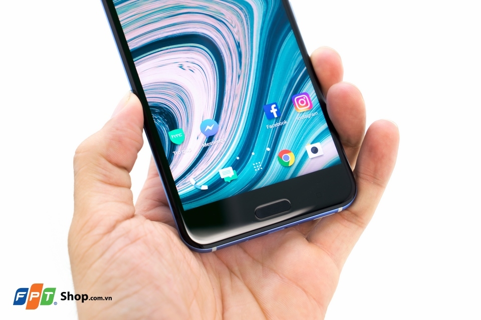 Trên tay HTC U11 ngay tại FPTShop
