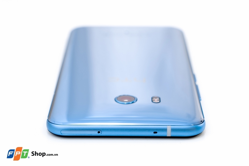 Trên tay HTC U11 ngay tại FPTShop