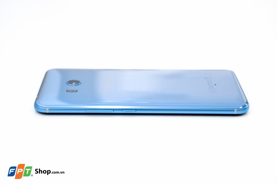 Trên tay HTC U11 ngay tại FPTShop