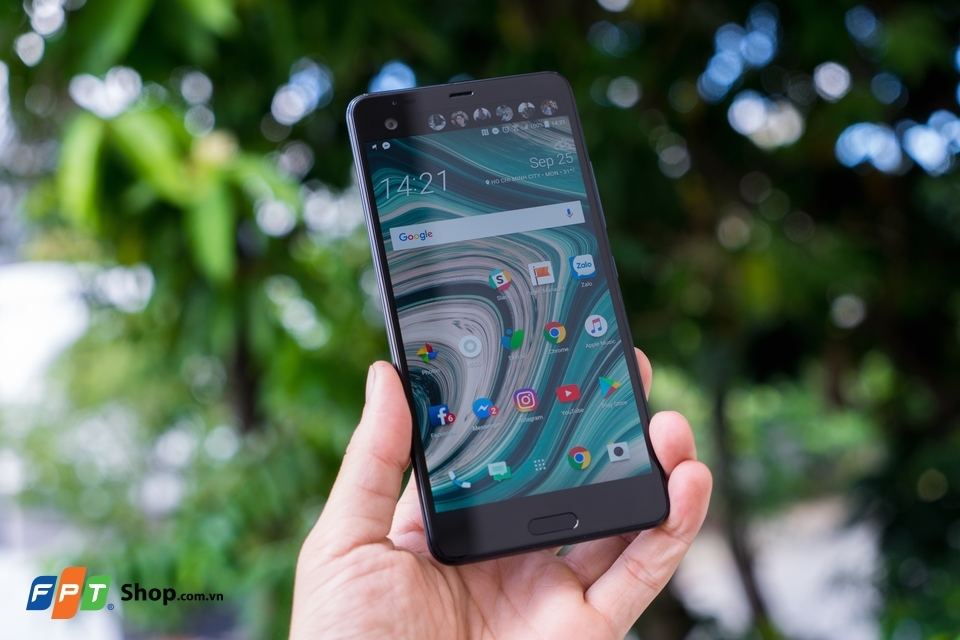 Trên tay HTC U Ultra: Thay đổi lớn về thiết kế từ HTC