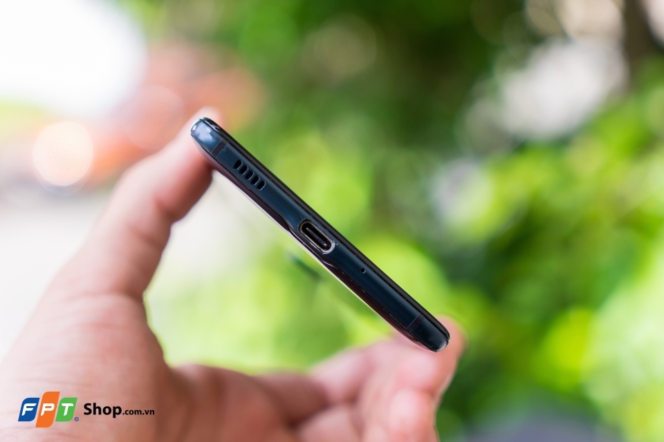 Trên tay HTC U Ultra: Thay đổi lớn về thiết kế từ HTC