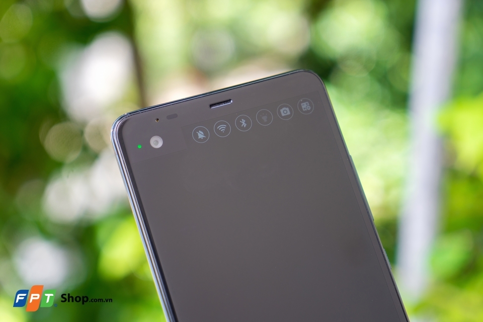 Trên tay HTC U Ultra: Thay đổi lớn về thiết kế từ HTC