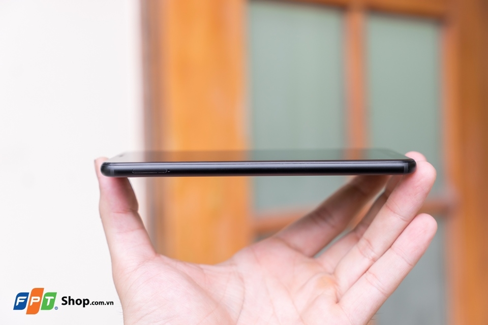 Trên tay Huawei Nova 2i: smartphone 4 camera