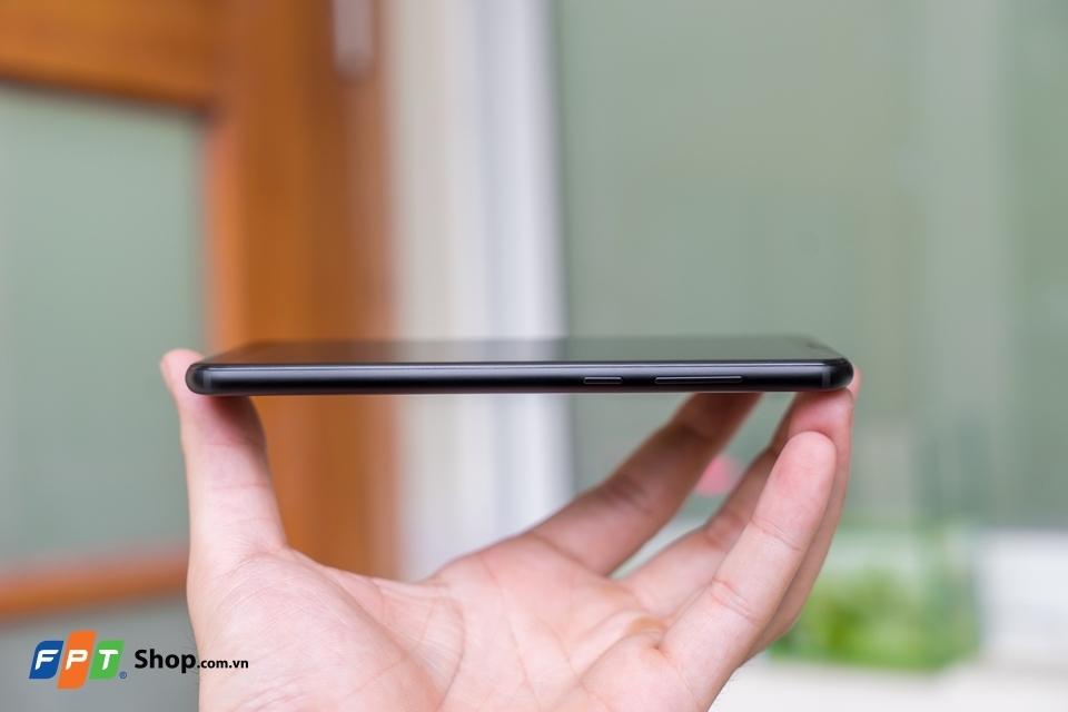 Trên tay Huawei Nova 2i: smartphone 4 camera