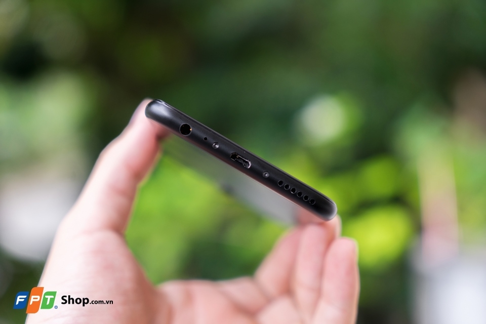 Trên tay Huawei Nova 2i: smartphone 4 camera