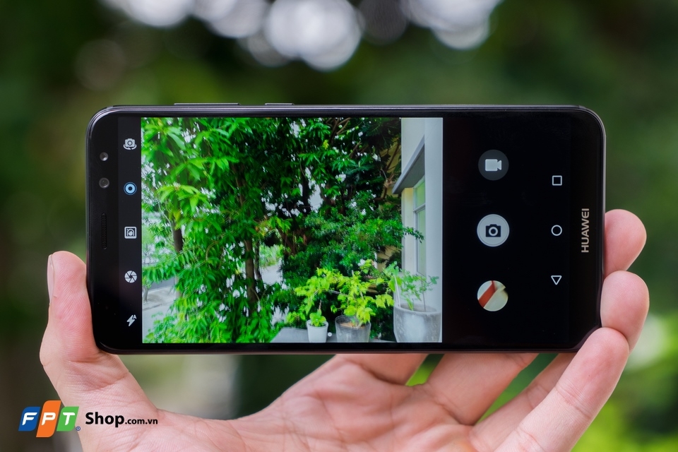 Trên tay Huawei Nova 2i: smartphone 4 camera