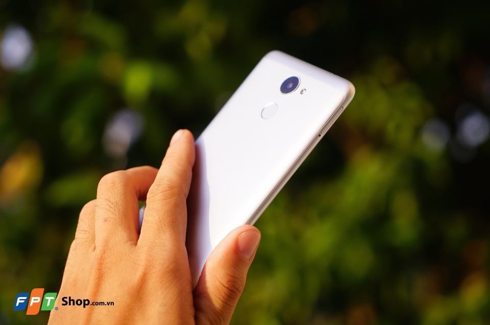Trên tay Huawei Y7 Prime