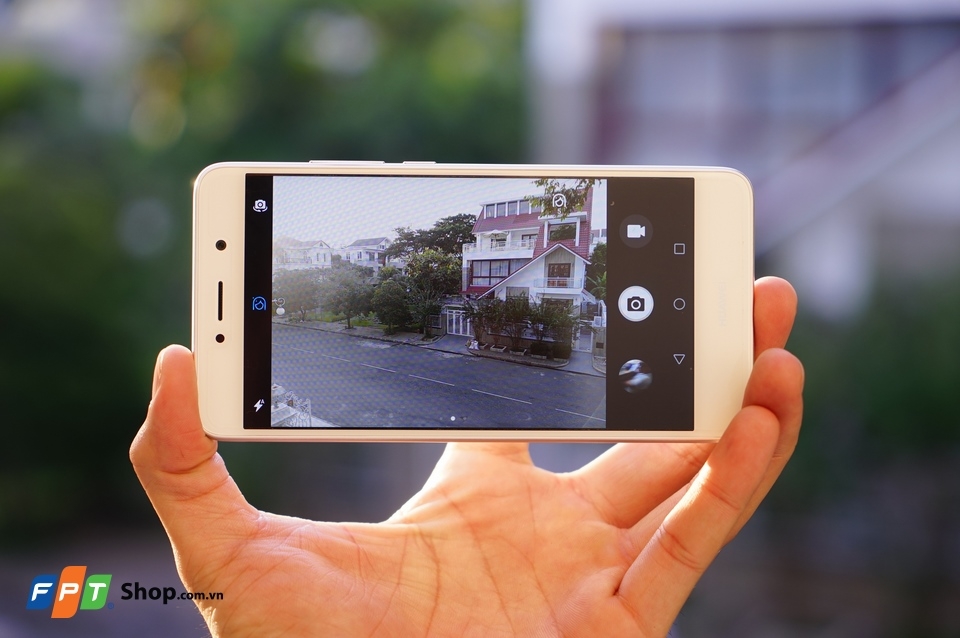 Trên tay Huawei Y7 Prime