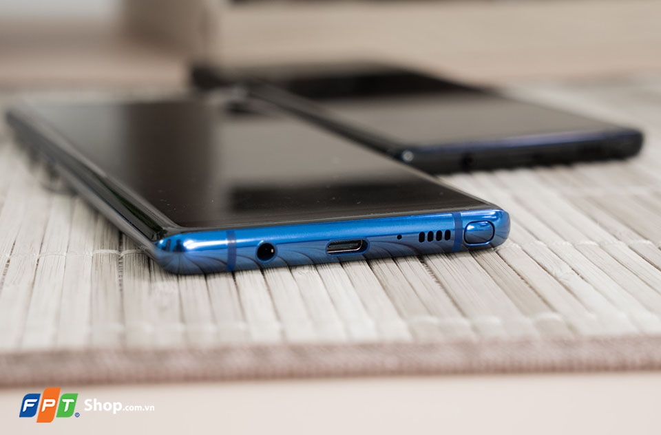 Trên tay Galaxy Note 8 Deep Sea Blue Trên tay Galaxy Note 8 Deep Sea Blue