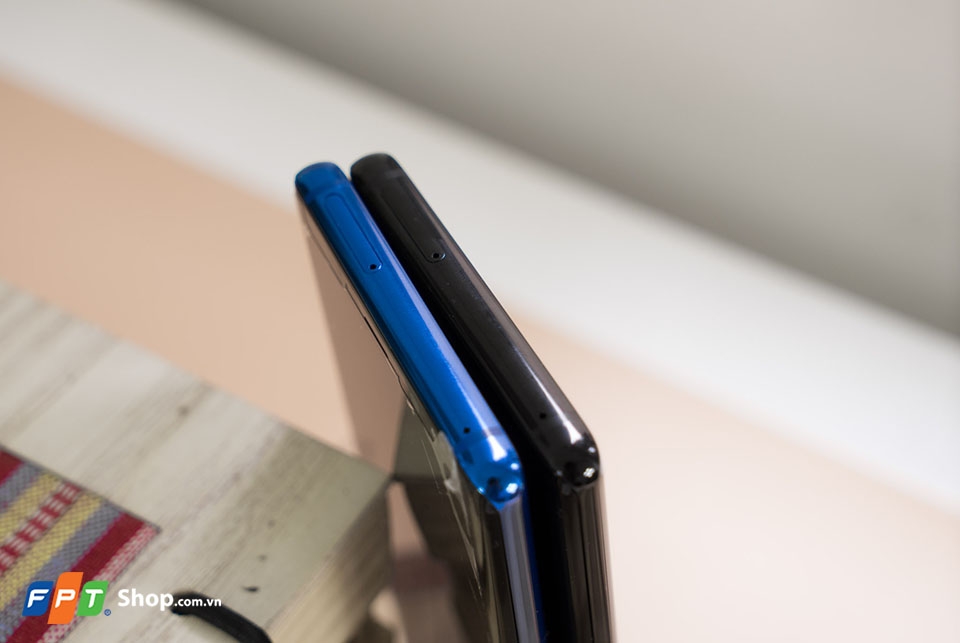 Trên tay Galaxy Note 8 Deep Sea Blue Trên tay Galaxy Note 8 Deep Sea Blue
