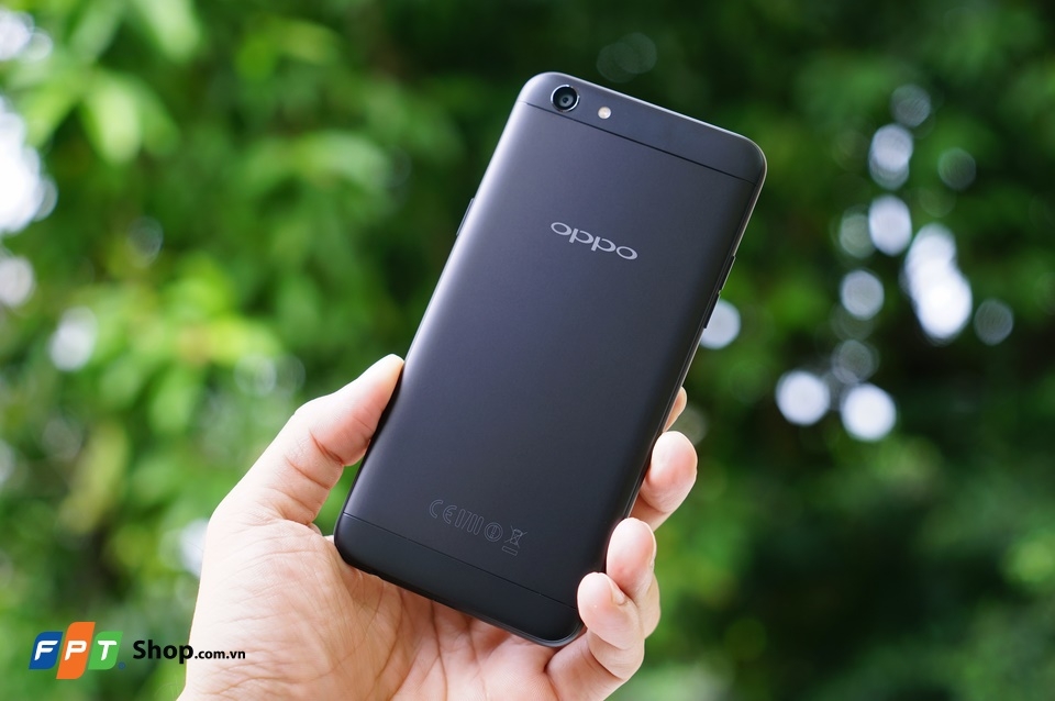 Trên tay OPPO F3 đen nhám