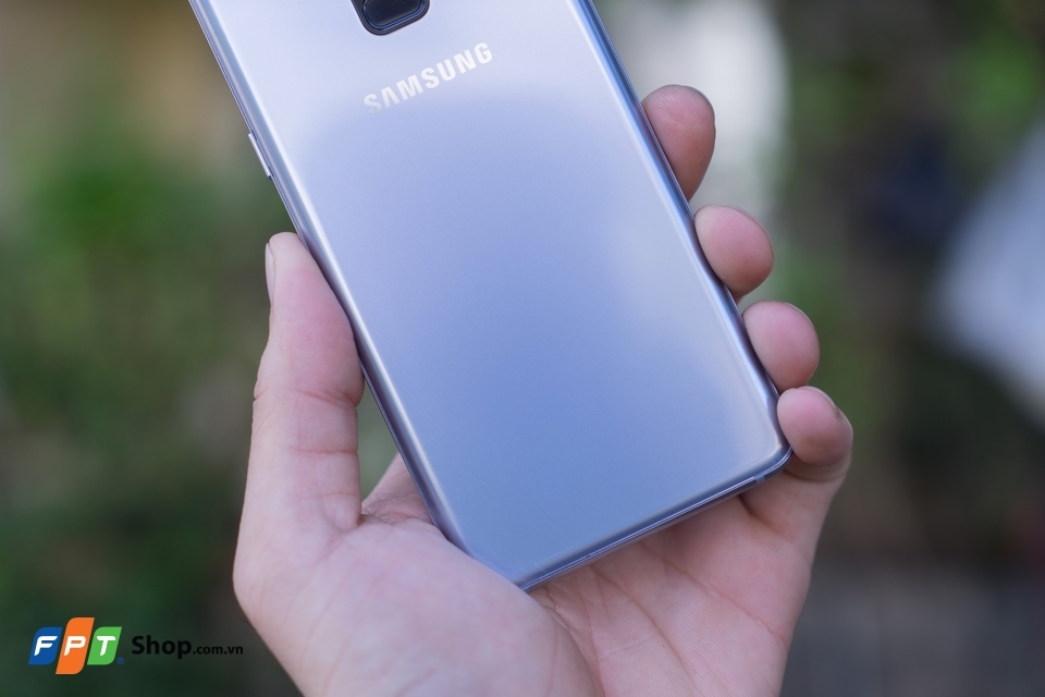 Trên tay Galaxy A8 (2018)