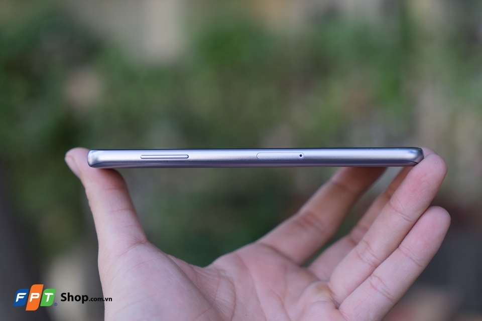 Trên tay Galaxy A8 (2018)