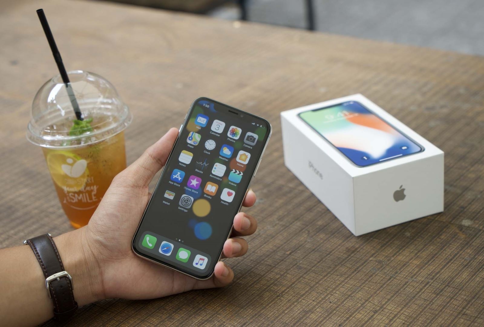 Trên tay và trải nghiệm nhanh iPhone X tại Việt Nam