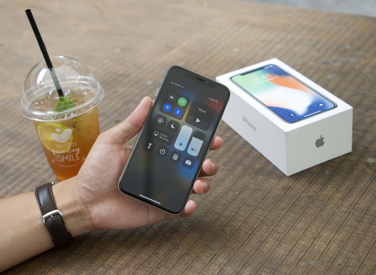 Trên tay và trải nghiệm nhanh iPhone X tại Việt Nam