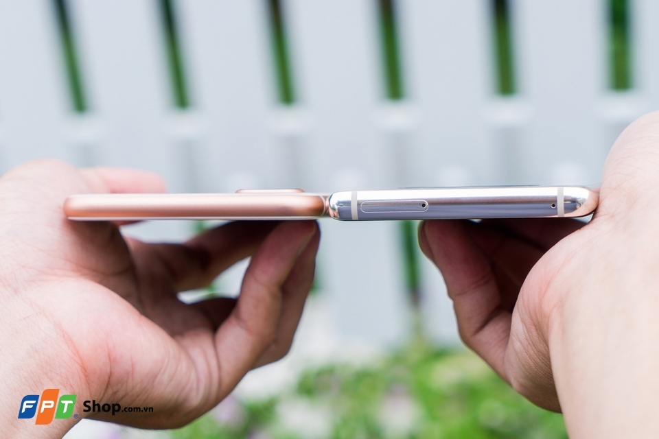 iPhone 8 Plus đọ dáng với Galaxy Note 8: Đỉnh cao của thiết kế