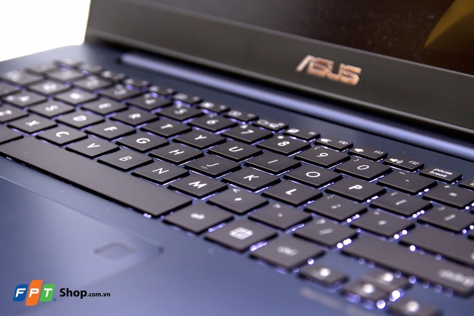 Trên tay Asus Zenbook UX430UA