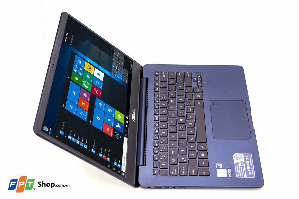Trên tay Asus Zenbook UX430UA