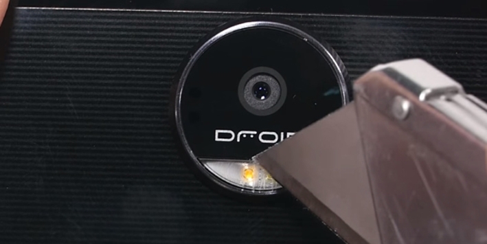 Thử bẻ cong Moto Z bằng tay và cái kết bất ngờ 67