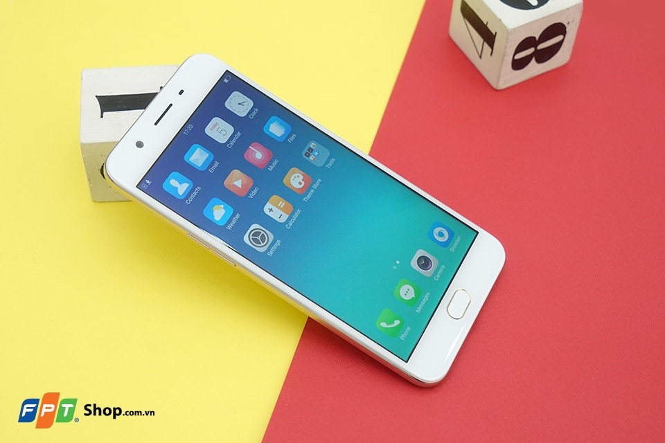 FPT Shop tặng sạc dự phòng Maxco 7000mAh khi mua OPPO F3