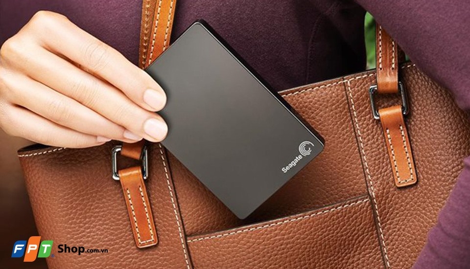 FPT Shop đồng loạt giảm giá hấp dẫn cho khách hàng khi mua ổ cứng di động