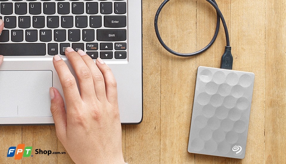 FPT Shop đồng loạt giảm giá hấp dẫn cho khách hàng khi mua ổ cứng di động