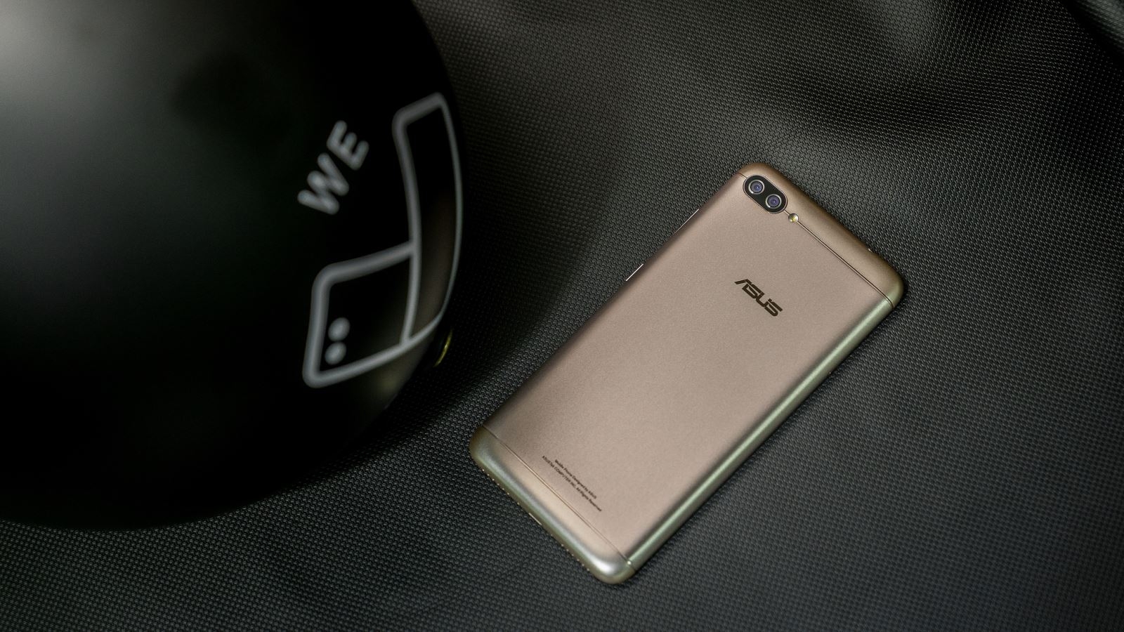 FPT Shop tặng nón bảo hiểm “cool ngầu” cho khách mua Zenfone 4 Max Pro